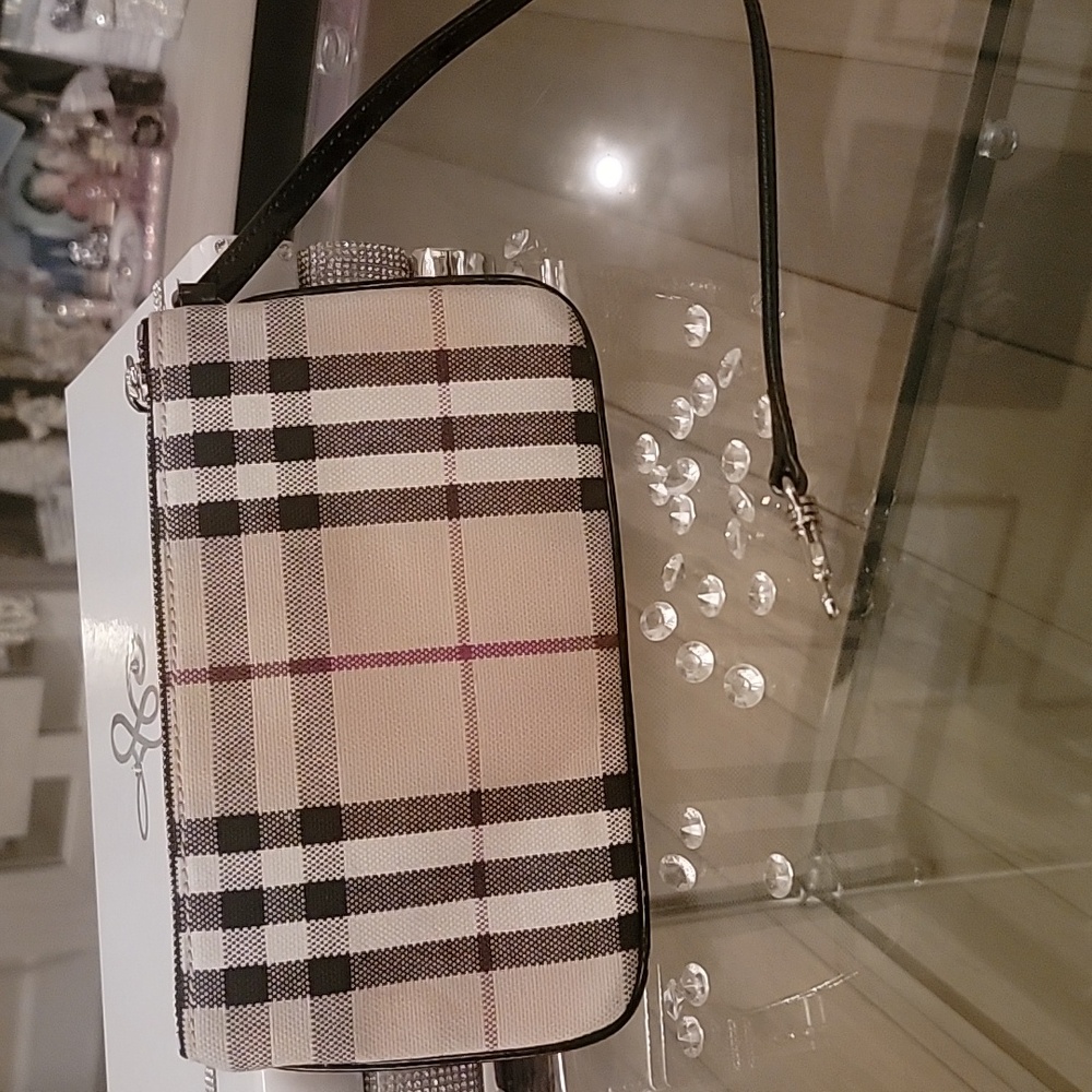 Burberry Wristlet Clutch. Burberry Plaid W/ Black Trim. Gorgous! BN. - Picture 2 of 8